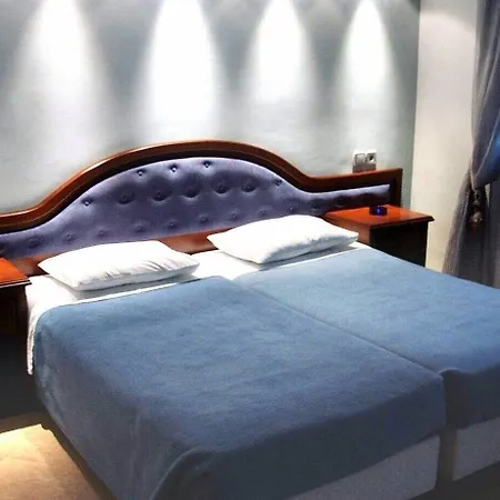 Filippos فندق نيا موذانيا