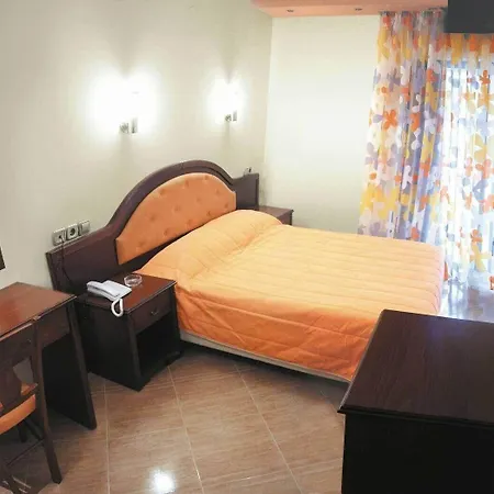 Filippos فندق نيا موذانيا